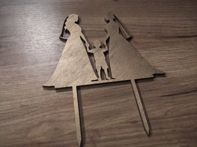 Dřevěný zápich dvě nevěsty s chlapečkem