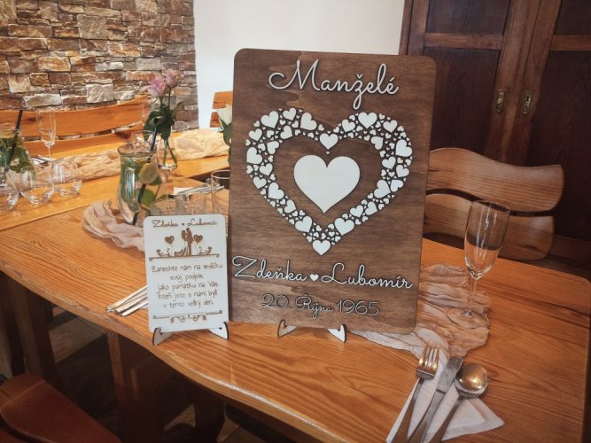 Cedulka ke knize hostů