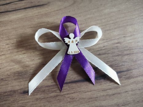 Vývazek andílek s iniciály a datumem