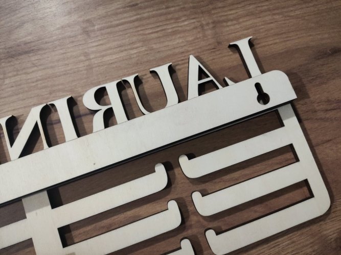 Věšák na medaile karate