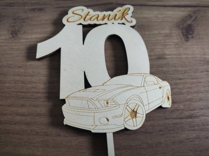 Zápich na dort s autem a jménem