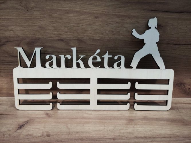 Věšák na medaile karate