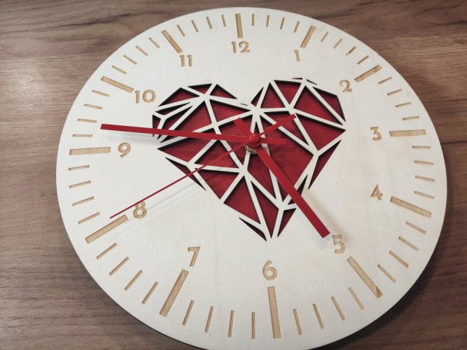 Hodiny se srdíčkem