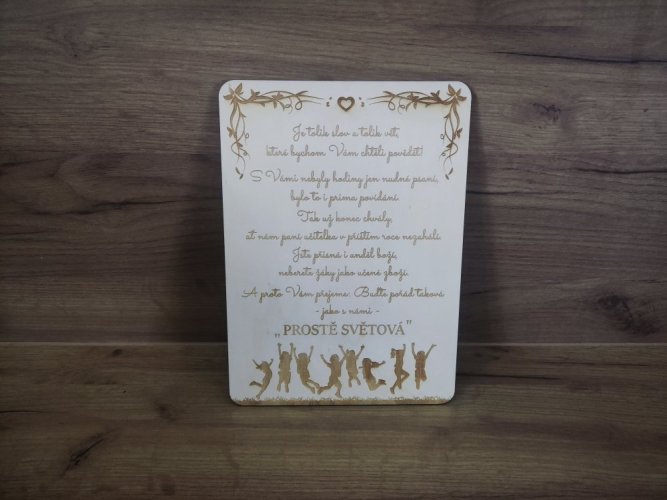 Dřevěná cedulka "Prostě světová"