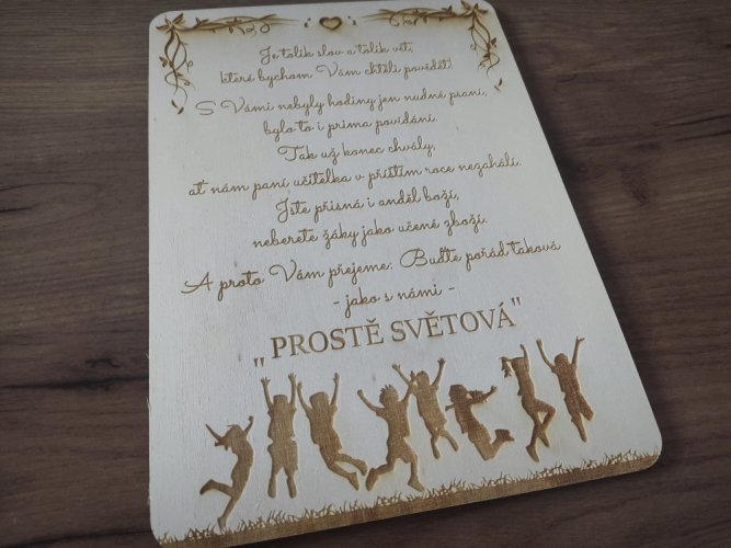 Dřevěná cedulka "Prostě světová"