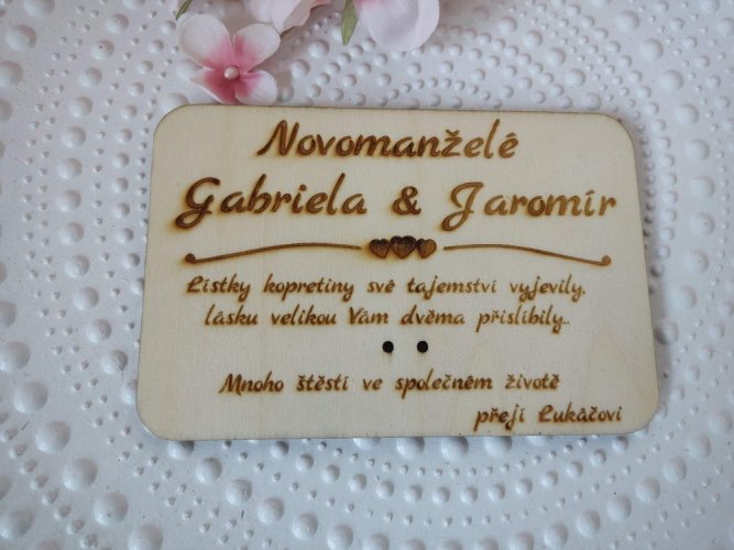 Dřevěné svatební přání Gabriela - Možnost otvoru: S dírkami
