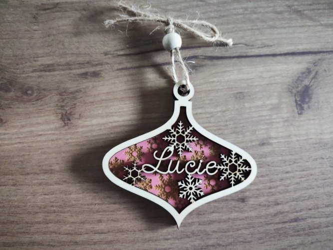 Vánoční ozdoba se jménem Nora