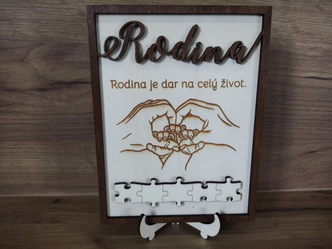 Rodina se jmény v puzzle