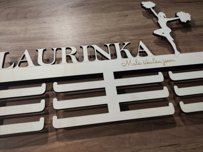 Věšák na medaile tanec s pompami