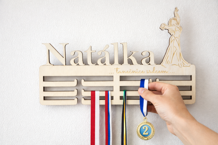 Věšák na medaile břišní tanec