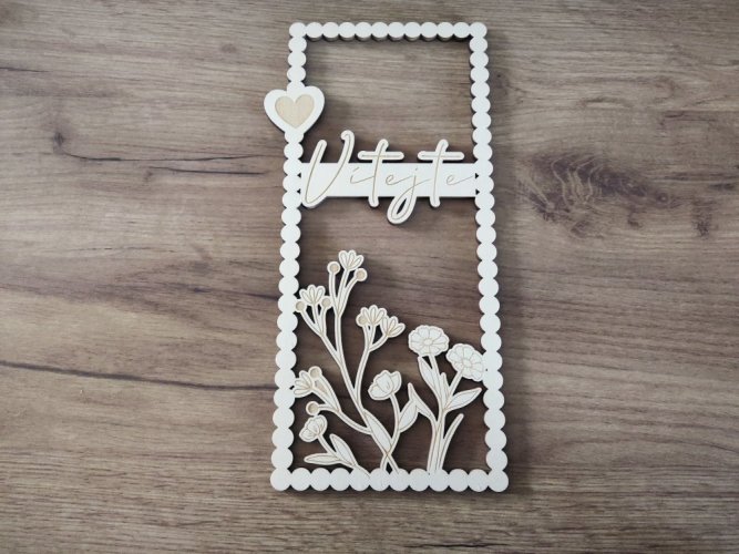 Dřevěný rámeček s nápisem Vítejte