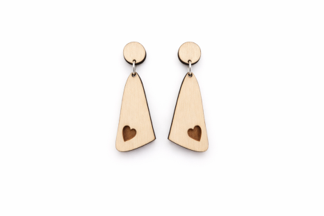 Dřevěné náušnice se srdíčkem