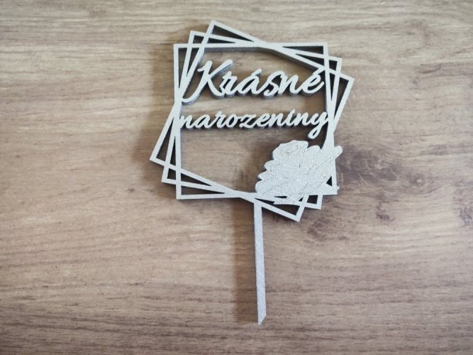 Zápich na dort ve čtvercích s růží