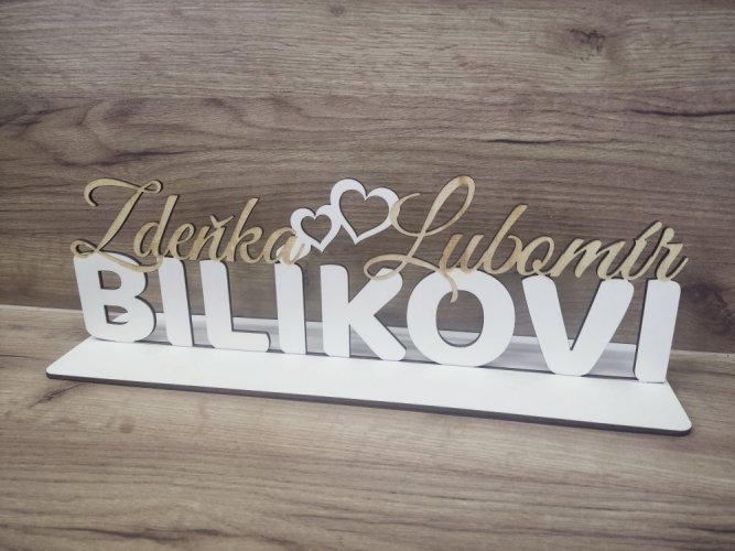 Svatební jmenovka na stůl se srdíčky