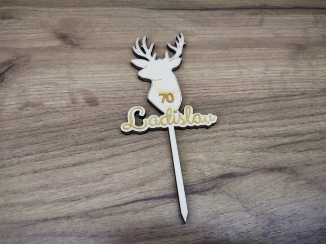 Zápich s jelenem a jménem