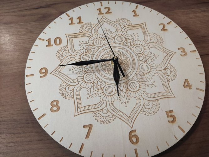 Hodiny s mandalou