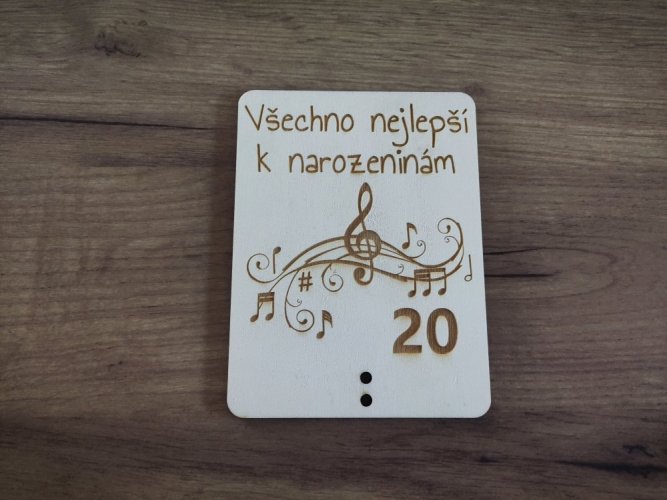 Dřevěné přání k narozeninám pro muzikanta