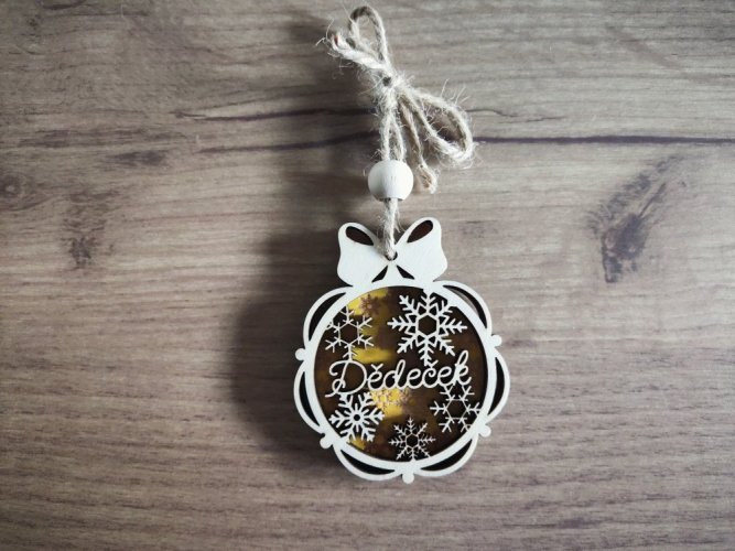 Vánoční ozdoba se jménem Šárka