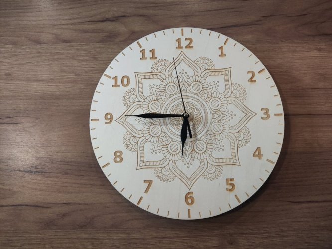 Hodiny s mandalou