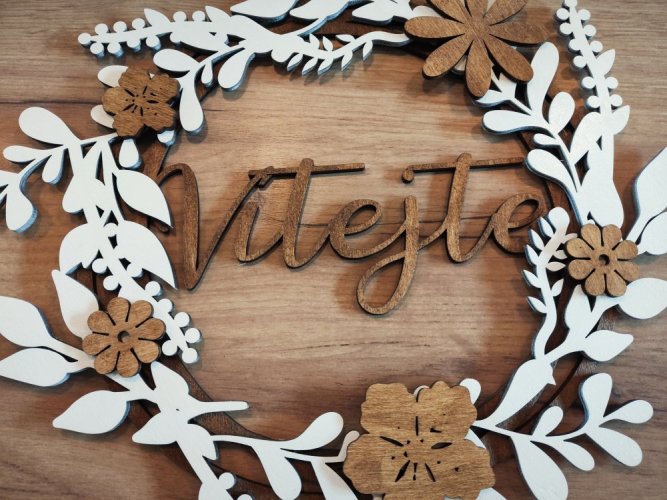 Kruh s nápisem Vítejte Vela