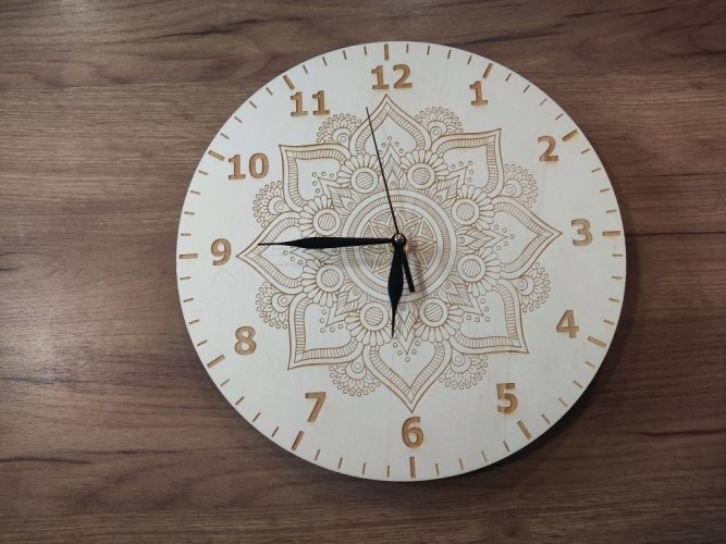 Hodiny s mandalou