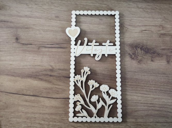 Dřevěný rámeček s nápisem Vítejte