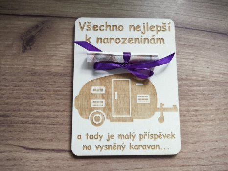Dřevěné přání k narozeninám pro cestovatele