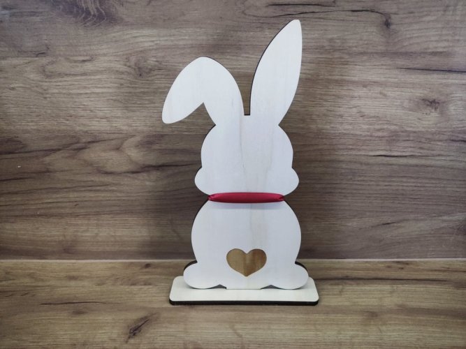 Zajíček na podstavci