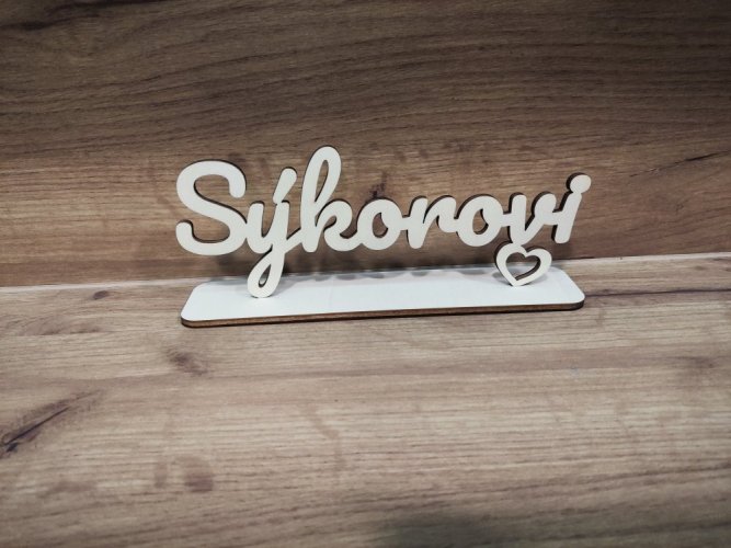 Příjmení na podstavci